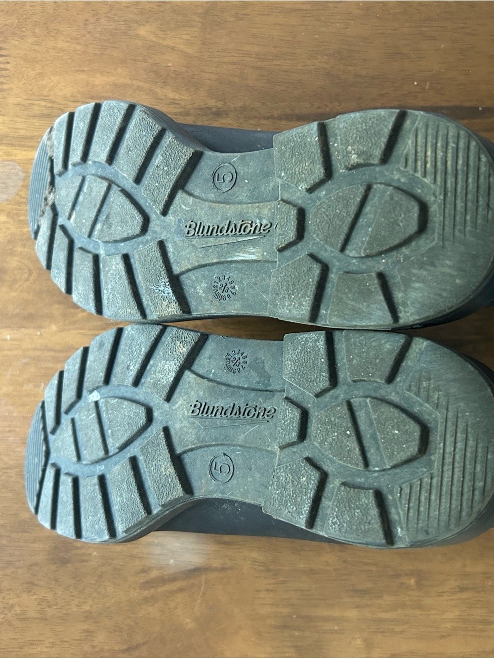 Blundstone Classic Black Chelsea Boots - Picture 3 of 5
